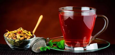 فوائد وأضرار الشاي الأحمر