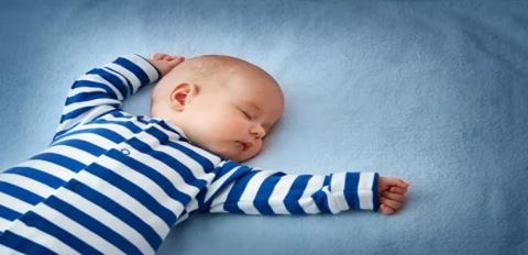 10 أطعمة تساعد طفلك على النوم