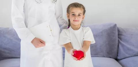 ما هي دواعي إجراء عملية القلب المفتوح للأطفال؟