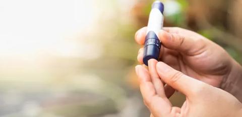 الفرق بين حماض الدم الكيتوني في مرضى السكري ونظام الكيتو الغذائي
