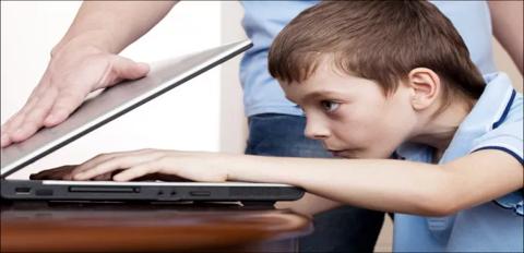 علاج ادمان الانترنت عند الأطفال والمراهقين