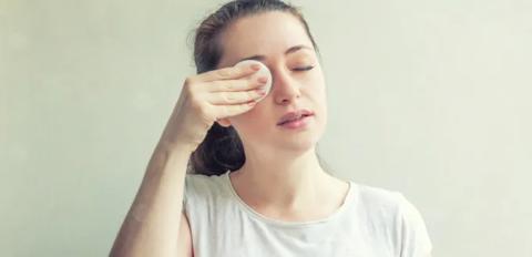 طرق علاج الكيس الدهني في العين بدون جراحة