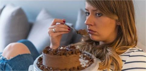 العلاقة بين الإكثار من الأكل والتوتر خلال فترة الحجر الصحي