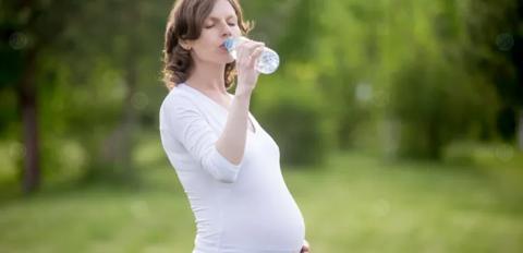 الجفاف أثناء الحمل - أسبابه وأعراضه والوقاية منه