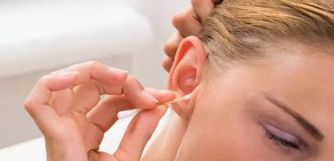 طريقة تنظيف الأذن المسدودة في