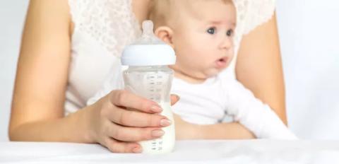 هل يجعل الحليب الصناعي طفلك ينام بصورة أفضل؟