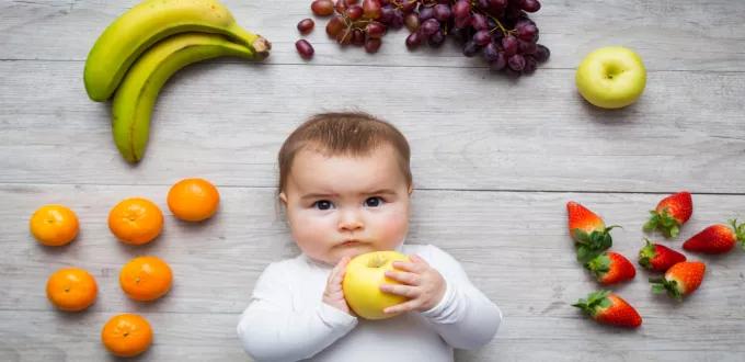 أهم فوائد الموز والتفاح للأطفال