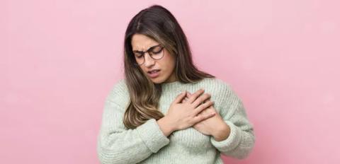 أعراض انسداد الشرايين عند النساء وأمراض القلب