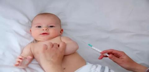 دليلك إلى التطعيمات الاساسية للاطفال في السنة